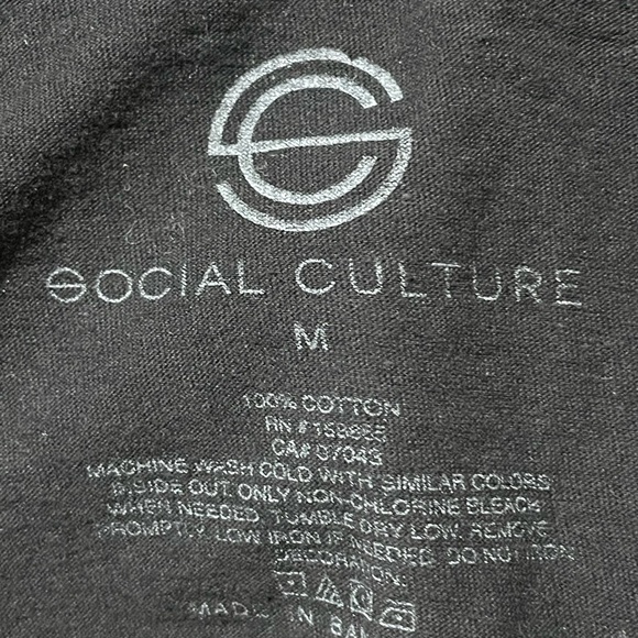 Social Culture Crop Top - Picture 3 of 4